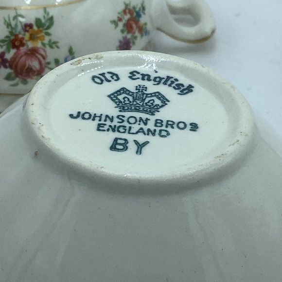 Vintage Johnson Bros England Old English Floral  Covered Sugar and Creamer - Picture 8 of 9